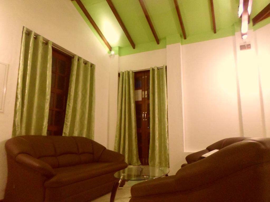 Nilas Guesthouse Hikkaduwa Bilik gambar